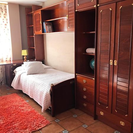 Apartamento Con Amplia Terraza Cerca Del Hospital Clinico ซานติอาโก เด กอมโปสเตลา ภายนอก รูปภาพ