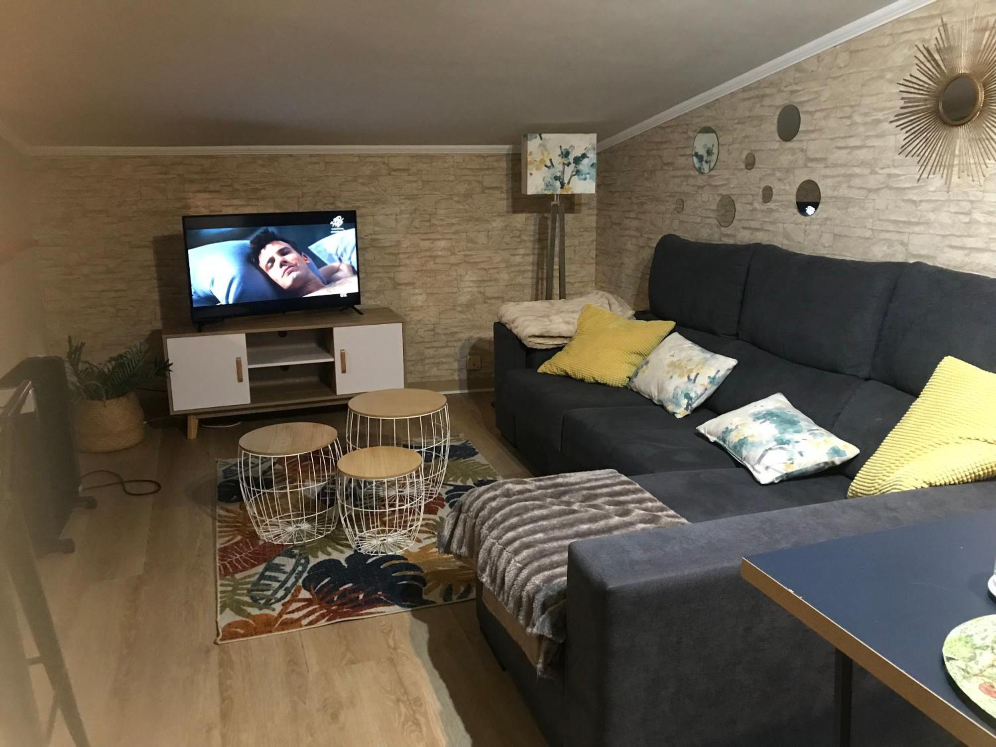 Apartamento Con Amplia Terraza Cerca Del Hospital Clinico ซานติอาโก เด กอมโปสเตลา ภายนอก รูปภาพ